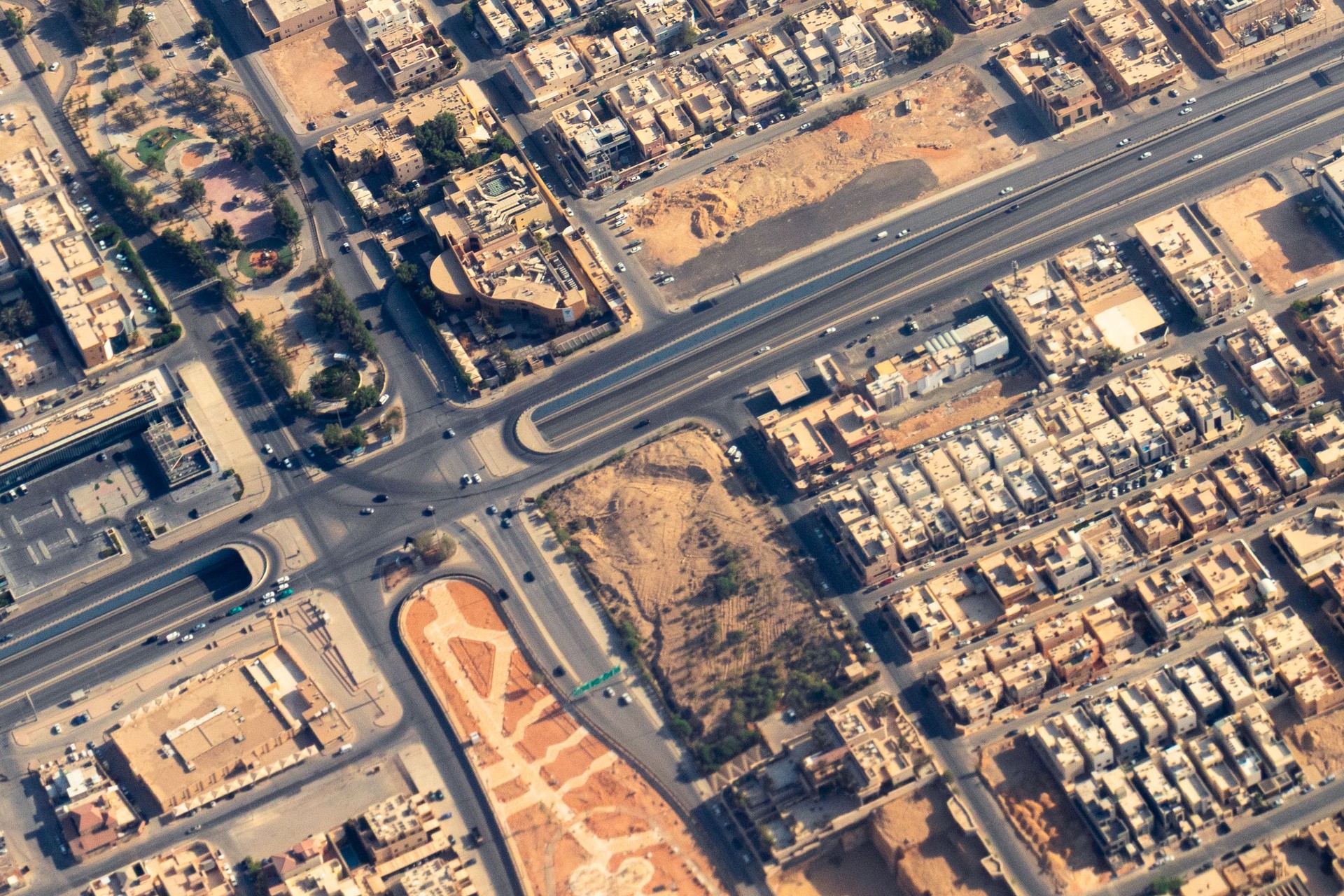 Riyadh Suburbia: Residential Streets and Urban Development